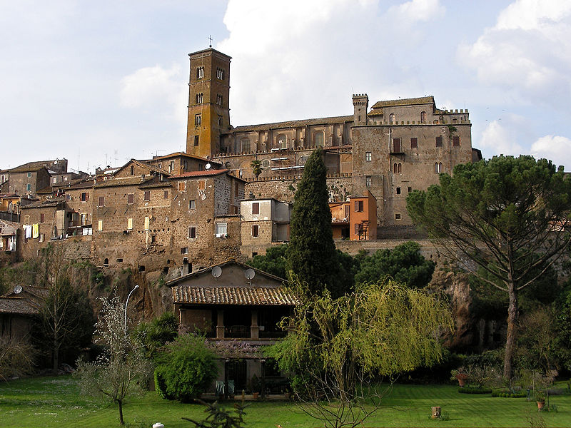 File:Sutri with Cathedral.jpg