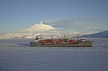 Vue du mont Erebus depuis le détroit de McMurdo.