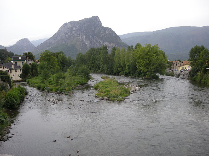 File:Tarascon-sur-AriÃ¨ge-2.JPG