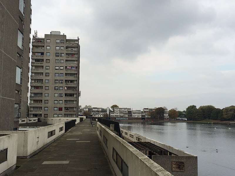 File:Thamesmead Oct 2016 (4).JPG