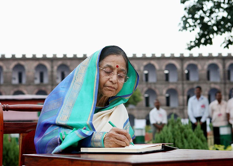 File:The President, Smt. Pratibha Devisingh Patil signing the visitors book at the National Memorial Cellular Jail in Port Blair during her visit, on December 26, 2007.jpg