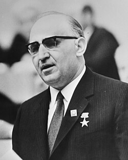 Todor Zhivkov , eerste secretaris Communistische Partij en president van Bulgari, Bestanddeelnr 924-8077 (cropped).jpg