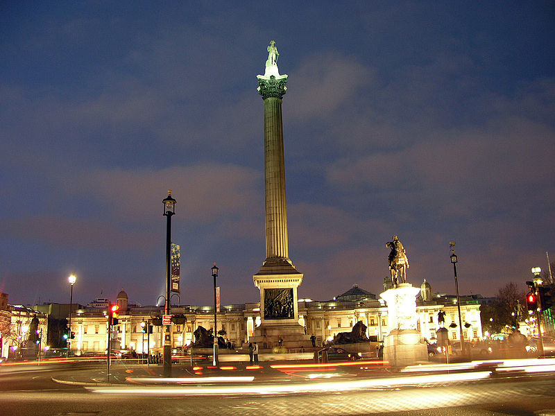 File:Trafalgar Square at night 2.jpg