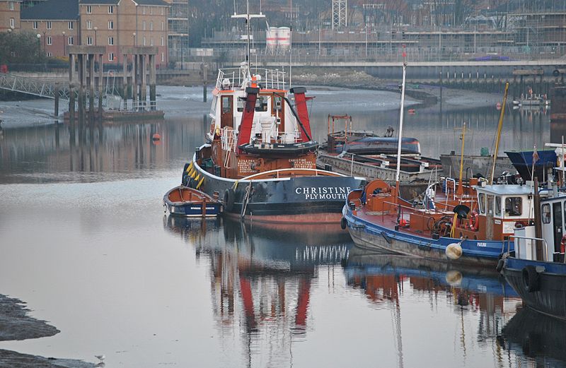 File:Tugboat "Christine" at Chatham Kent UK.jpg