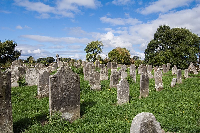 File:Tydavnet-graveyard-1.jpg