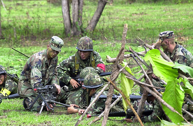 File:US Army instructs Thai Army 2001.jpg