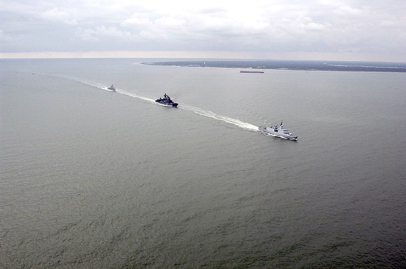 File:US Navy 070615-N-5758H-266 FS La Fayette (F710) of France, RFS Admiral Chabanenko (650) of Russia and HMS Portland (F79) of the United Kingdom sail into port at Naval Station Norfolk to participate in FRUKUS.jpg