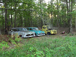 https://upload.wikimedia.org/wikipedia/commons/thumb/0/0d/Very_Old_Cars_-_panoramio.jpg/320px-Very_Old_Cars_-_panoramio.jpg