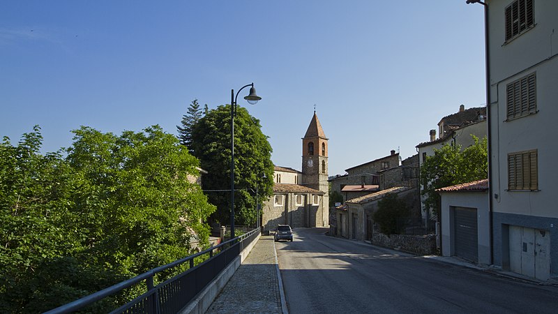 File:Via XXV Luglio, Pietracamela, Province of Teramo, Abruzzo, Italy - panoramio.jpg