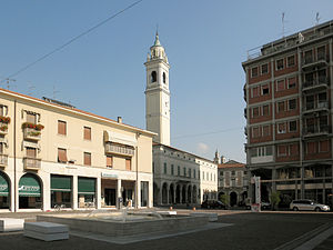 Viadana Piazza Matteotti.JPG