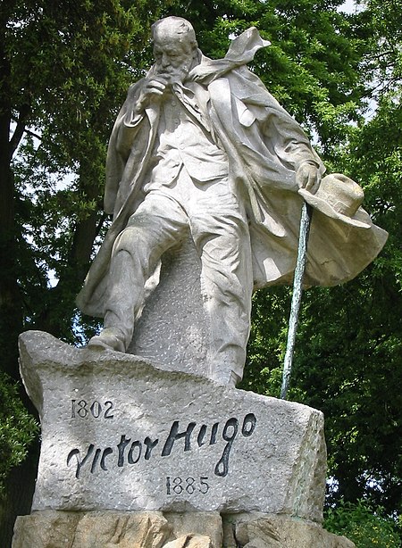 ไฟล์:Victor_Hugo_statue_Guernsey.jpg