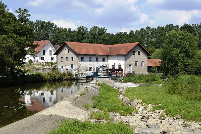 File:Wasserkraftwerk Grafenmühle in 2013.jpg