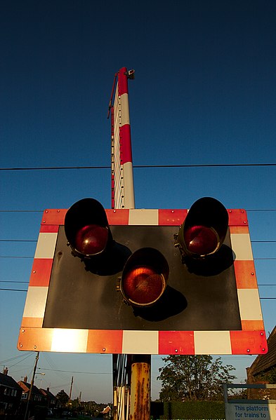 File:Watlington level crossing barrier.jpg