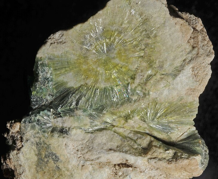 File:Wavellite (Arkansas - USA) 1.JPG