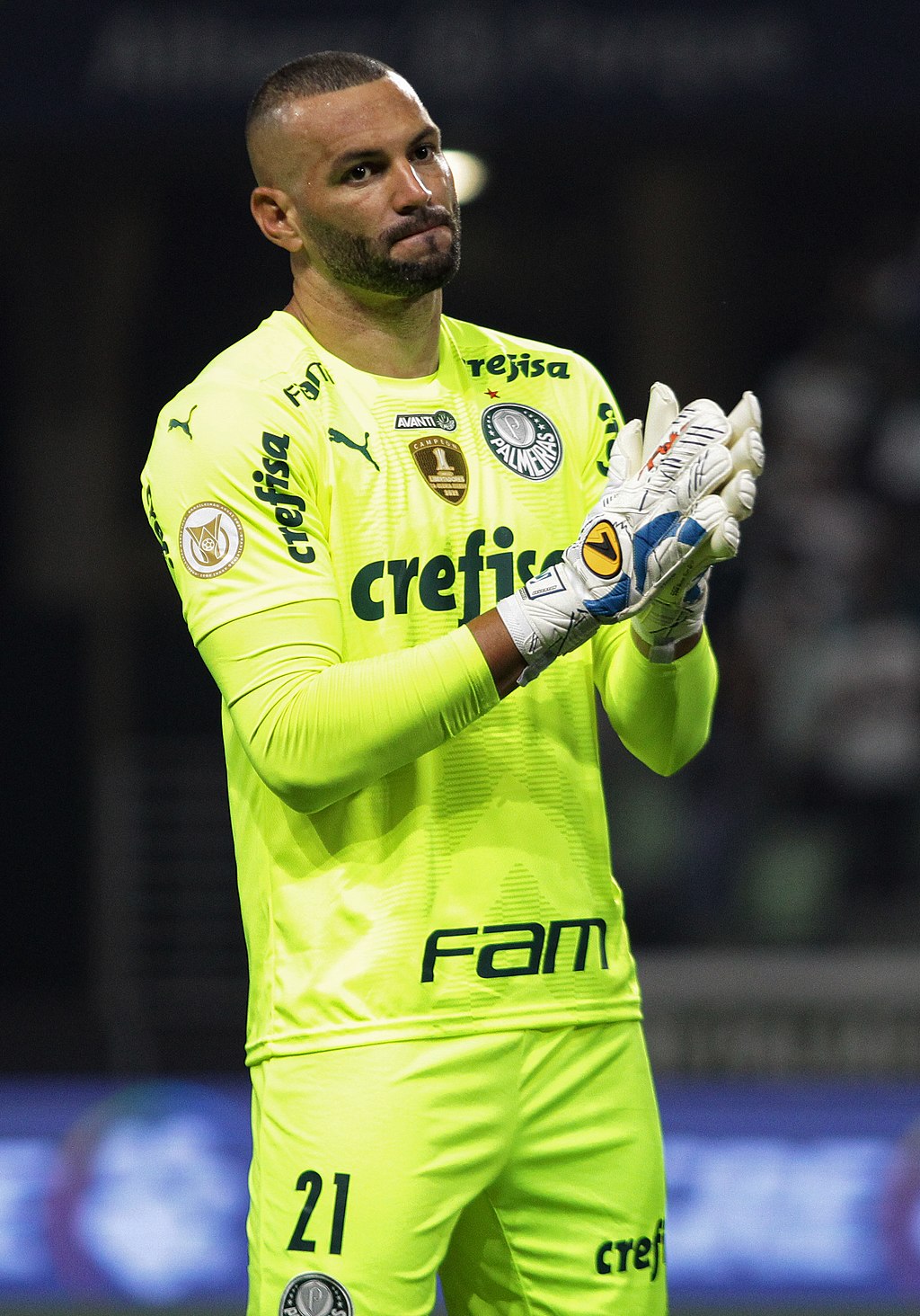 Weverton leva a Bola de Prata como melhor goleiro do Brasileirão