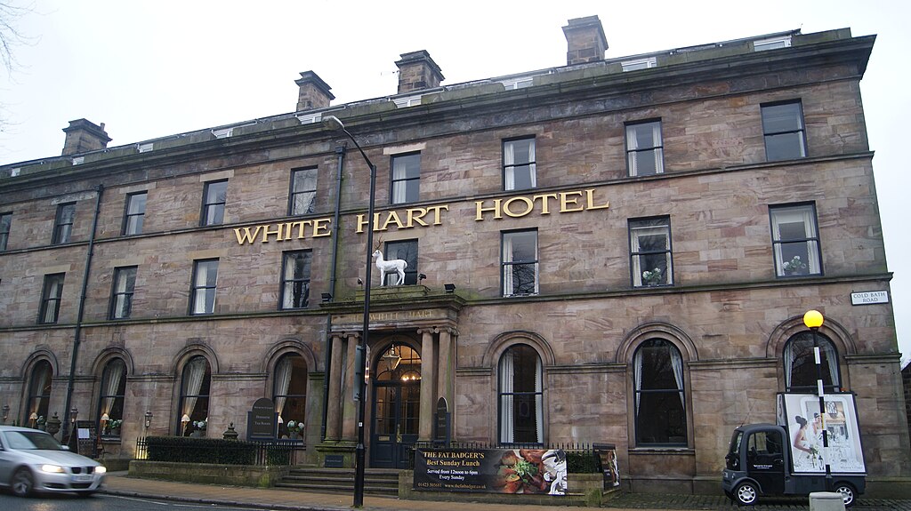 Picture of The White Hart Hotel courtesy of Wikimedia Commons contributors - click for full credit