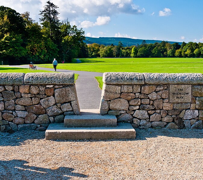 File:Wicklow Way Marlay Park Trailhead.jpg