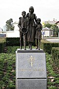 Widow and children statue, Melbourne War Memorial