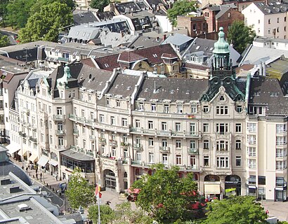 So kommt man zu dem Kranzplatz mit den Öffentlichen - Mehr zum Ort Hier