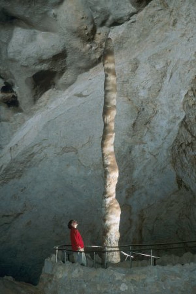 File:Witchs_Finger_Carlsbad_Caverns.jpg