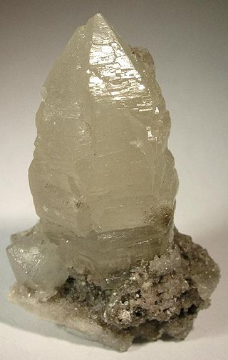 <span class="mw-page-title-main">Witherite</span> Barium carbonate mineral
