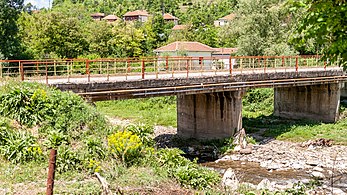 Мост на влезот на селото преку Кратовска Река