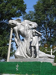 Пам'ятник спаленому селу Караїна.jpg