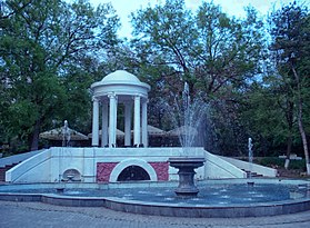 Structuri arhitecturale în parcul 1 Mai