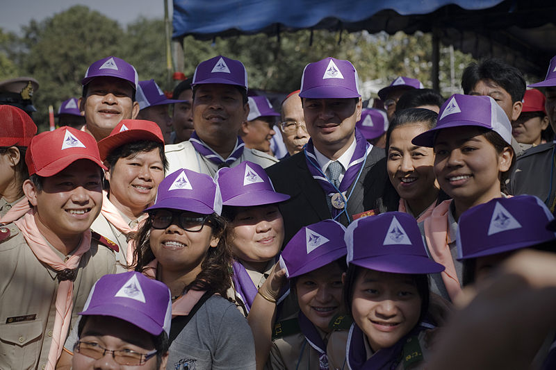 File:นายกรัฐมนตรี เป็นประธานเปิดงานชุมนุมลูกเสือคาทอลิกโลก - Flickr - Abhisit Vejjajiva (1).jpg