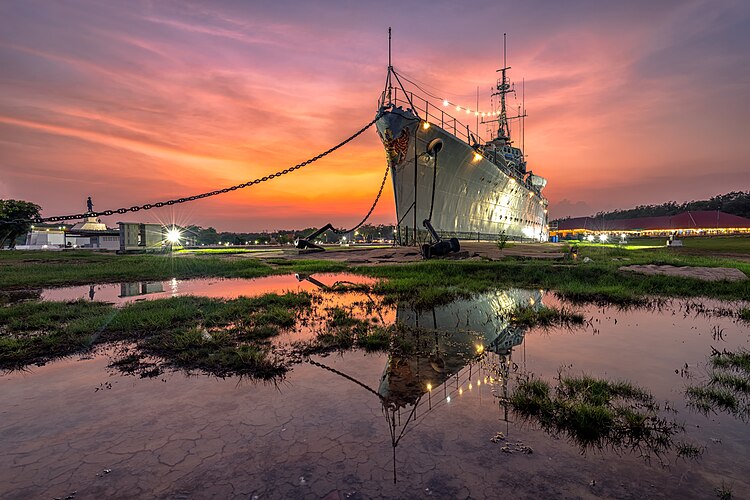 «Меклонг» — бывший шлюп королевских ВМС Таиланда, ныне — корабль-музей