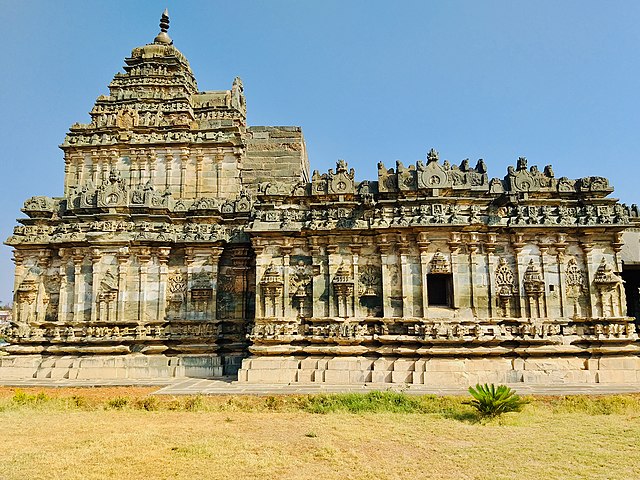Image: 11th century Brahma Jinalaya temple, Lakkundi, Karnataka India   11