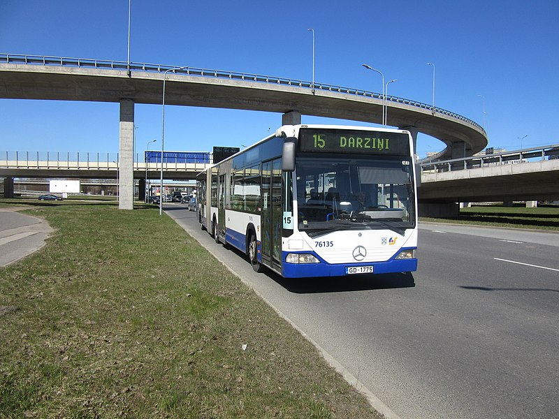 File:15. autobuss uz Maskavas ielas.jpg