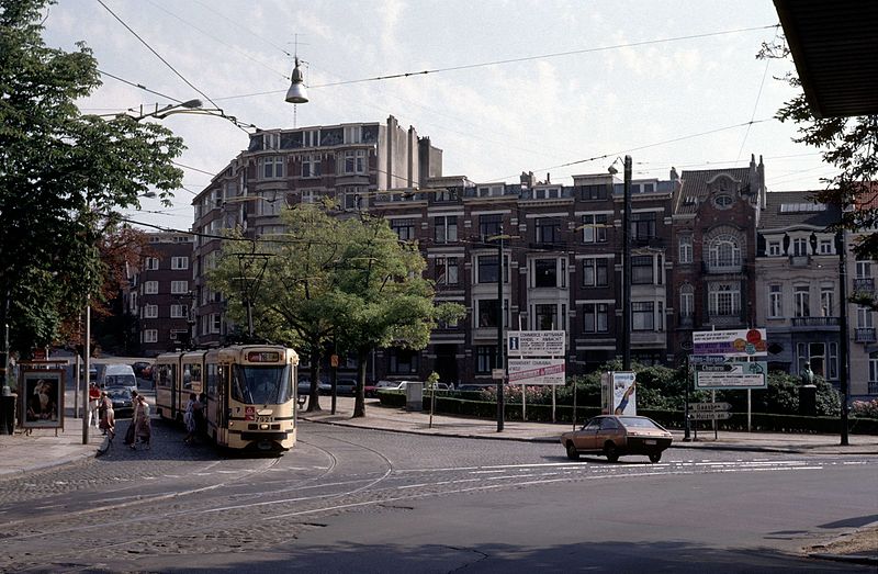 File:1985-08 Square Georges Marlow (bas de l'avenue Brugman), Uccle (11833696804).jpg