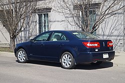 Vista trasera de la primera generación del Lincoln MKZ