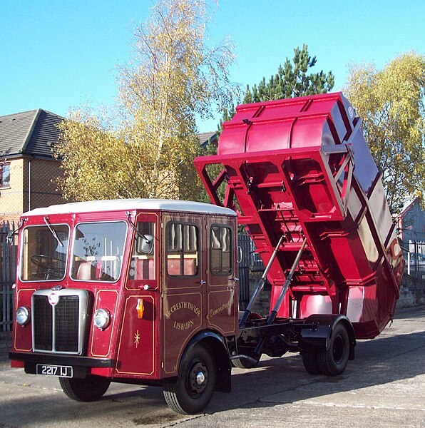 File:2217 IJ SD W type Fore & Aft tipper.jpg