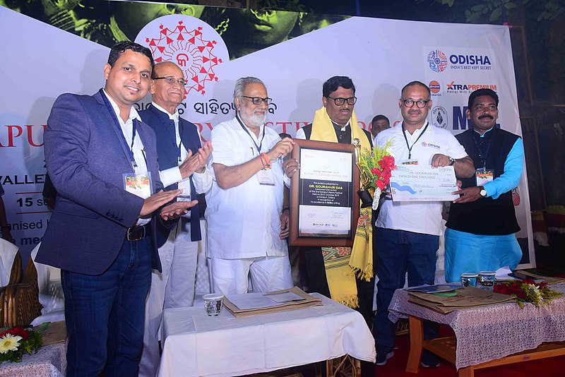 File:2nd Koraput Literary Festival - Day 2 - Valedictory Ceremony - Dr Gourahari Das receives 2nd Koraput Literary Award for Fiction.jpg