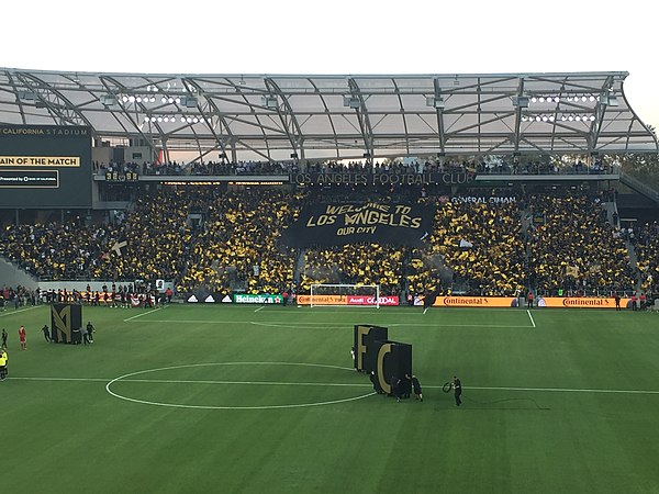 The 3252 section unveil a tifo before the second El Tráfico.