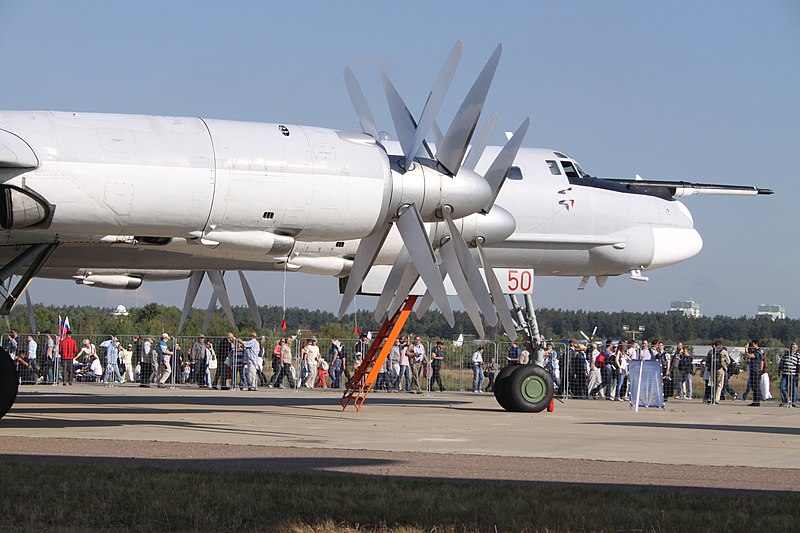 File:50 Red - RF-94192 Tupolev Tu-95MS Russian Air Force (8019201258).jpg