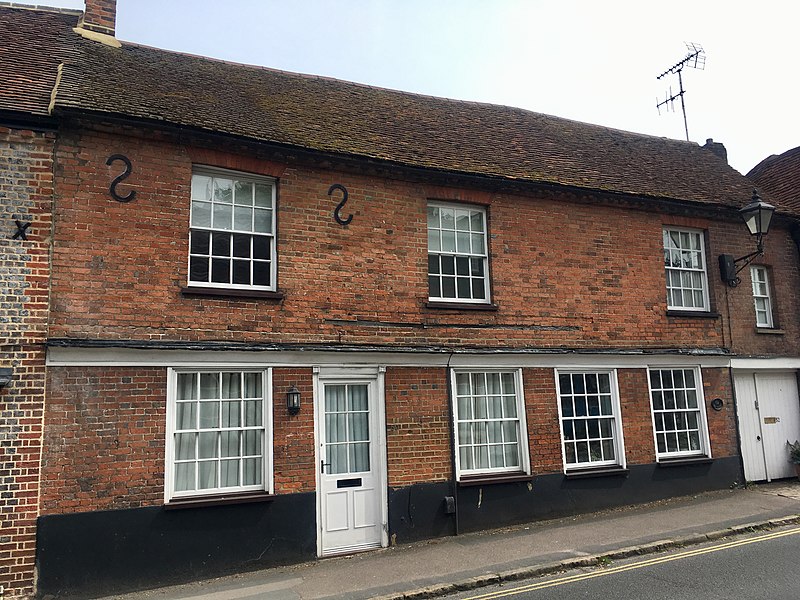 File:50 and 52 Church Street, Chesham, 2018.jpg