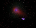 O cometa 73P Schwassman-Wachmann e a Nebulosa do Anel, vistos em Ultravioleta