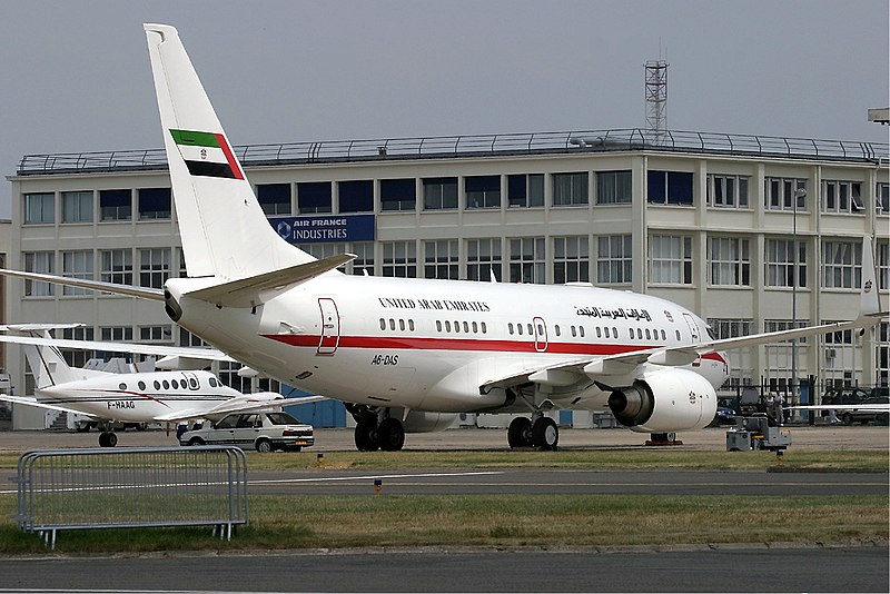 File:Abu Dhabi Amiri Flight Boeing 737-700 KvW.jpg