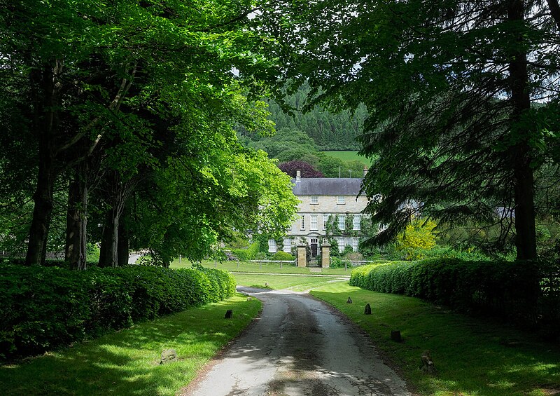 File:Access road for Arden Hall - geograph.org.uk - 6209902.jpg