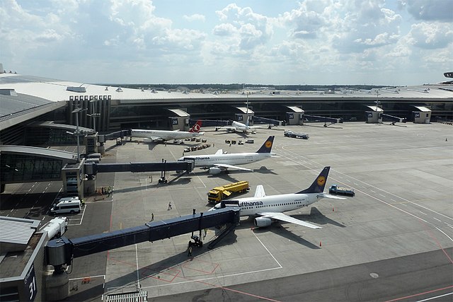 «Վնուկովո» եւ «Կոլցովո» օդանավակայաններում կմտցվեն անձնագրային ստուգման ավտոմատացված համակարգեր