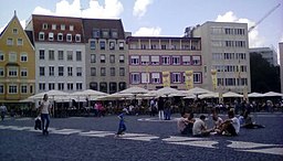 Alioune Vilane im Rathausplatz Augsburg