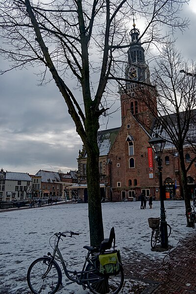 File:Alkmaar - Waagplein - View South on De Waag - Cheese Weighhouse 1583.jpg