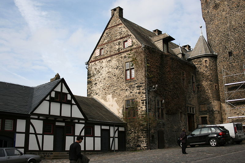 File:Altena - Burg Altena 29 ies.jpg