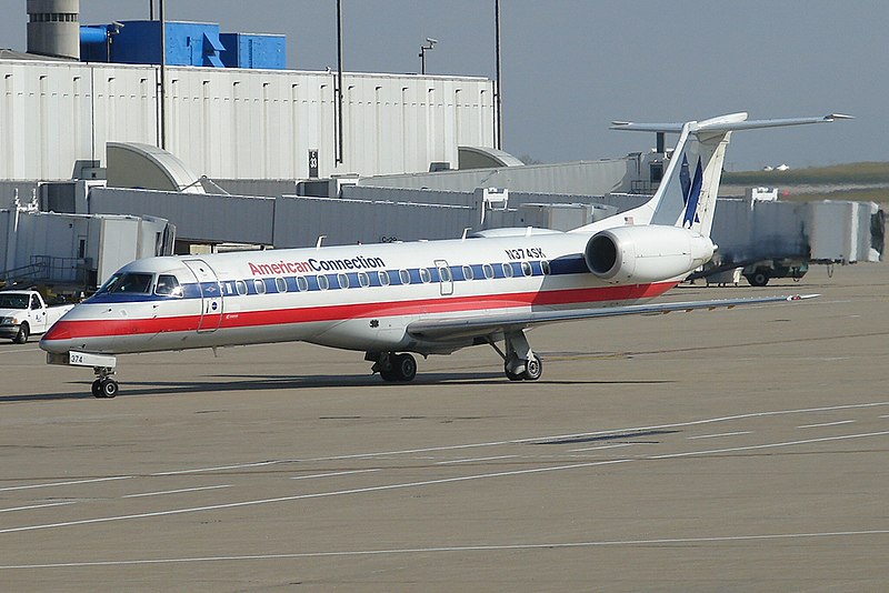 File:American Connection EMB-140LR N374SK (4147873687).jpg