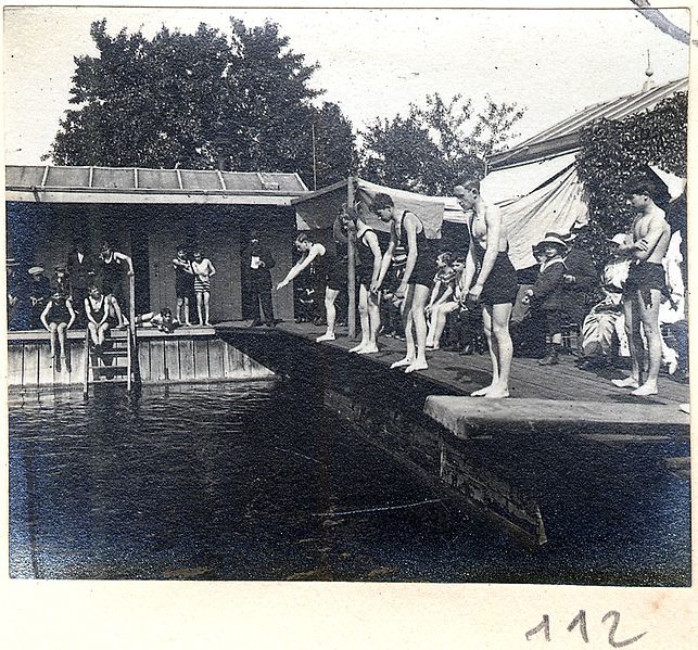 File:Amiens. Bassin de natation - Fonds Berthelé - 49Fi1872-112.jpg