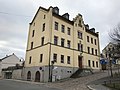 Former district court (now residential building), outbuilding (former prison) and enclosure