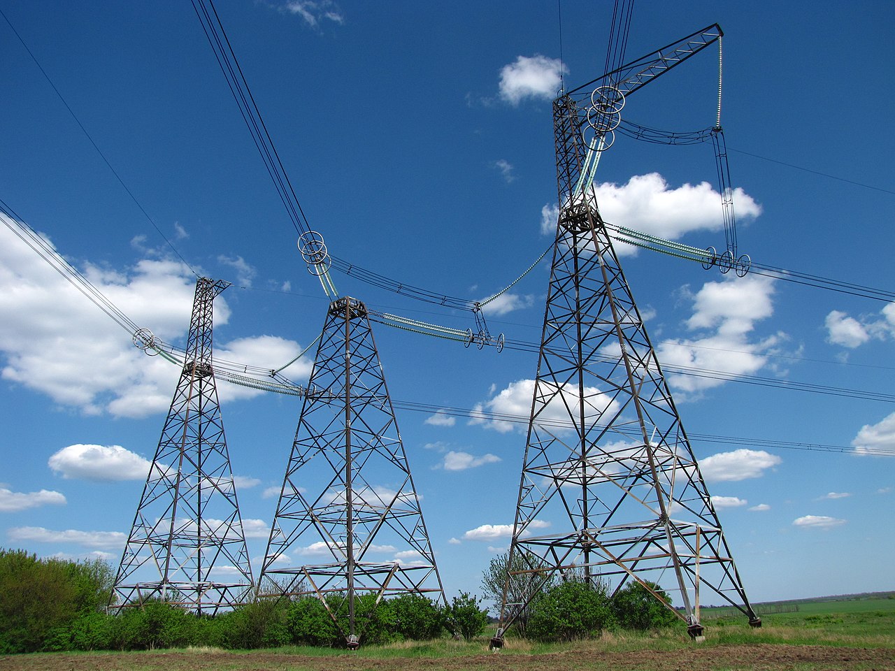 Pilon De La Electricidad O Parte Inferior De Alto Voltaje Del Palo